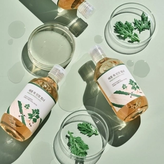 Заспокійливий тонер з морським полином ROUND LAB Mugwort Calming Toner 300 ml