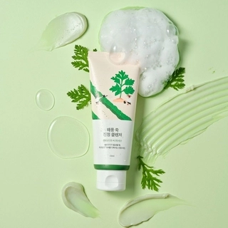 Заспокійлива очищуюча пінка з морським полином ROUND LAB Mugwort Calming Cleanser 150 ml
