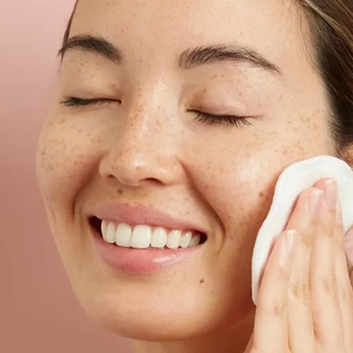 ЗМІННА ПЛЯШКА - Щоденний відлущувальний тонік з кислотою PHA й активатором ферментів Medik8 - PRESS &amp; GLOW&trade;, 200 мл