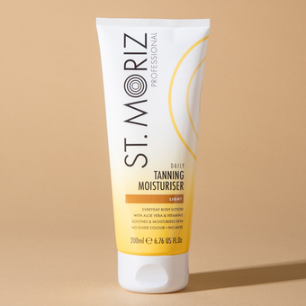 Лосьйон зволожуючий для поступової засмаги St Moriz Professional Tanning Moisturiser 200 мл